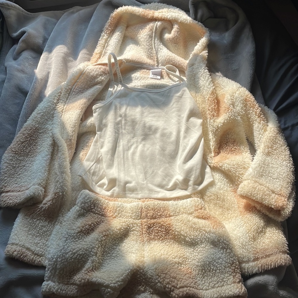 Sleepwear set, art class brand, white and cream coloring.